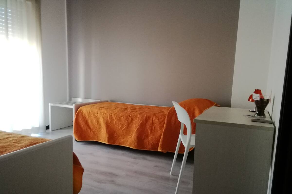 Desk, soundproofing, free cots/infant beds, rollaway beds