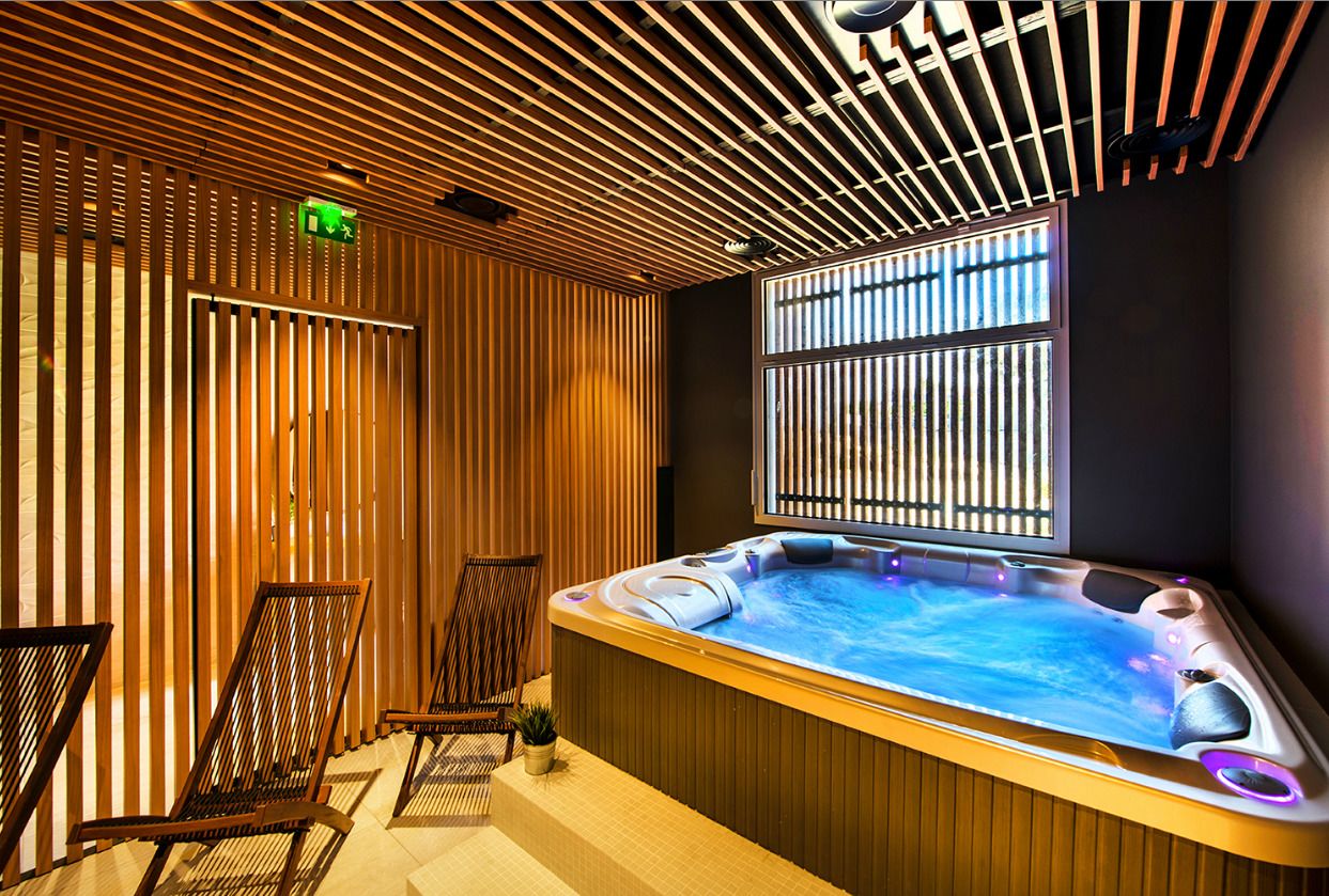 indoor spa tub