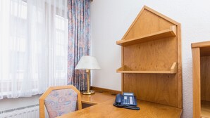 City Apartment, 1 Twin Bed | Living area | Flat-screen TV - EJ9 Mainz Downtown (Mainz)