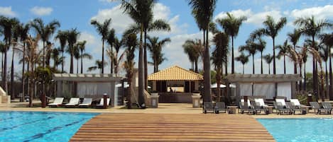 Bar junto a la alberca