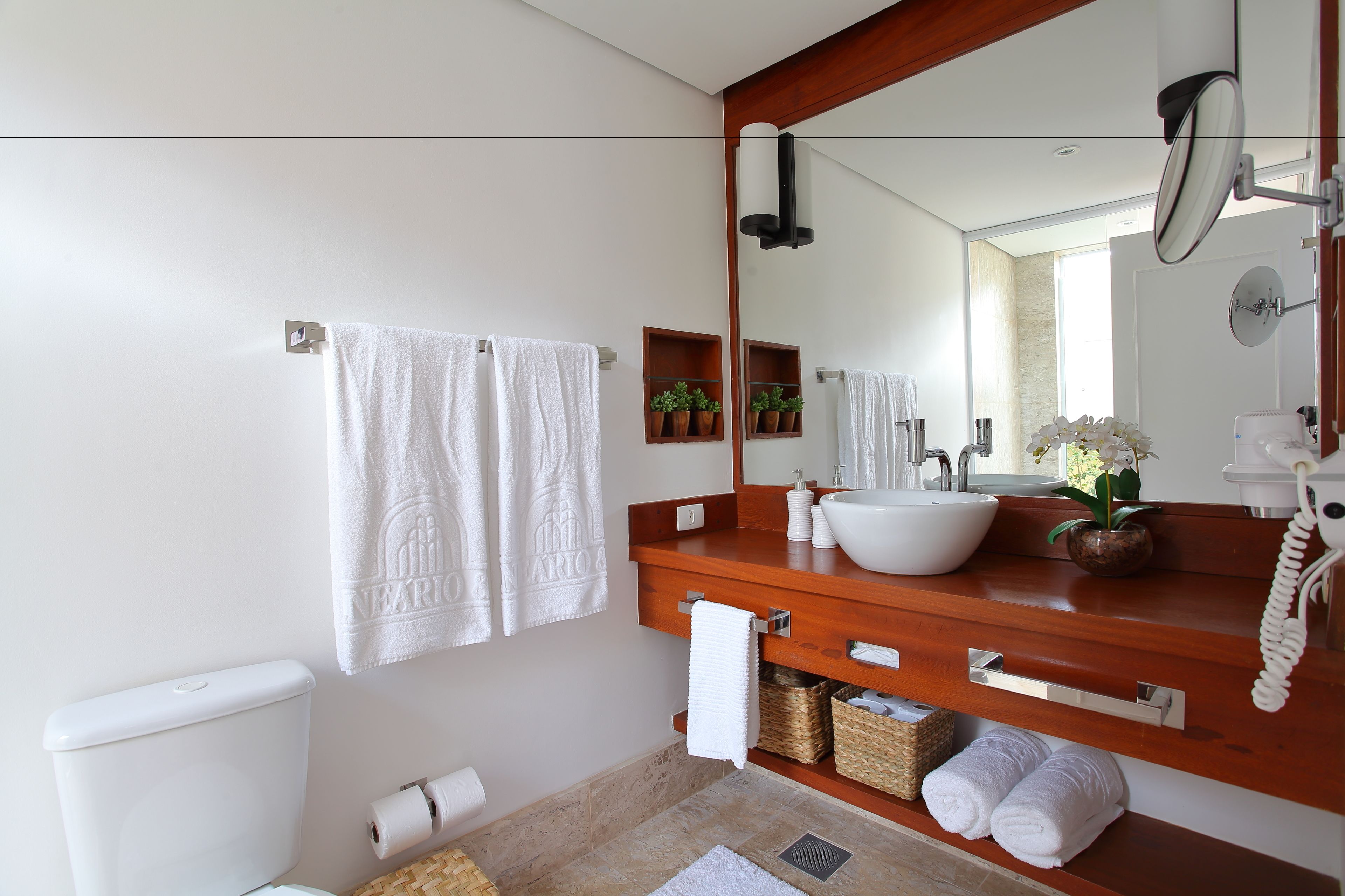 shower, free toiletries, hair dryer, bidet