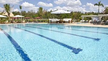 5 outdoor pools, pool umbrellas, pool loungers