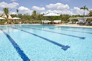 5 outdoor pools, pool umbrellas, pool loungers