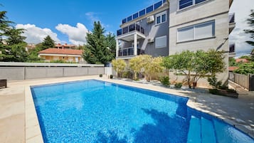 Außenpool (je nach Saison geöffnet)