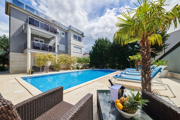 季節限定屋外プール