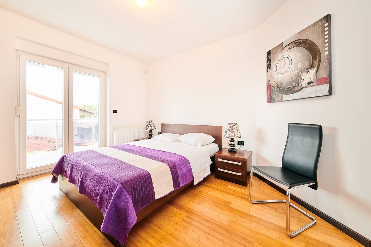 Apartment, 3 Bedrooms, Pool Access