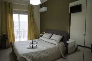 Double Room, Balcony | Free WiFi - Il Centro Short Lets (Valguarnera Caropepe)