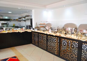 Daily full breakfast (MAD 50 per person)