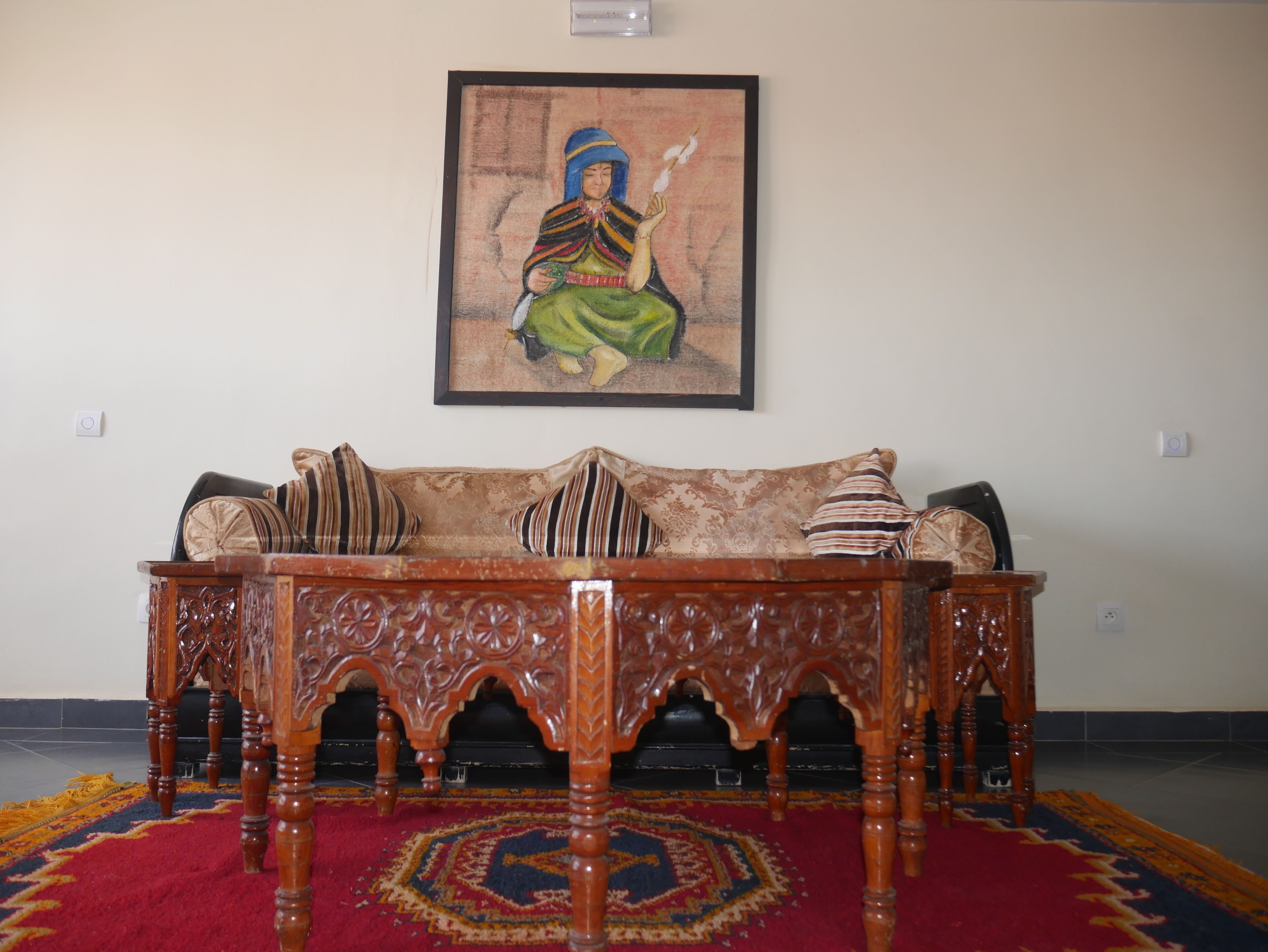 32-inch flat-screen tv with cable channels, tv