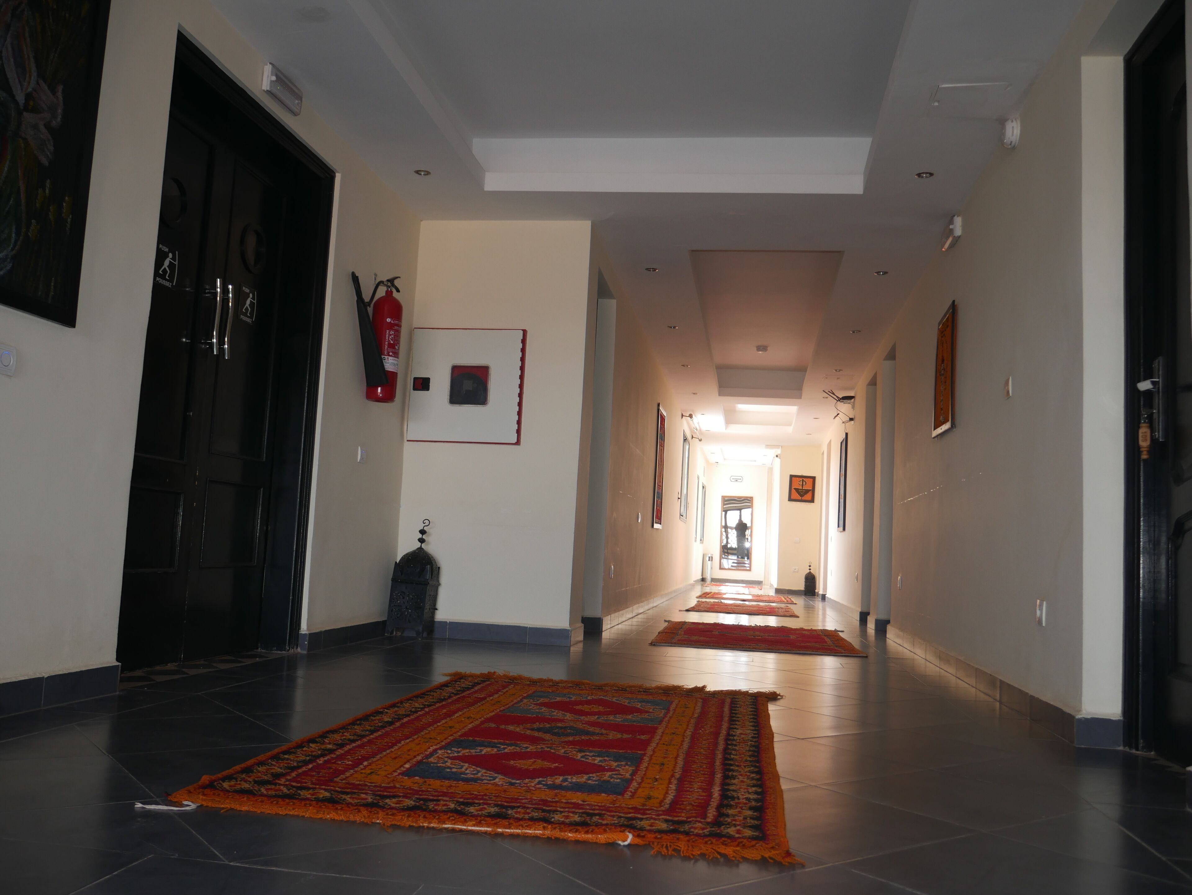 32-inch flat-screen tv with cable channels, tv