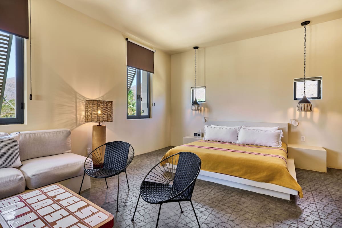 Room, 1 King Bed, Mountain View | Minibar, in-room safe, desk, iron/ironing board