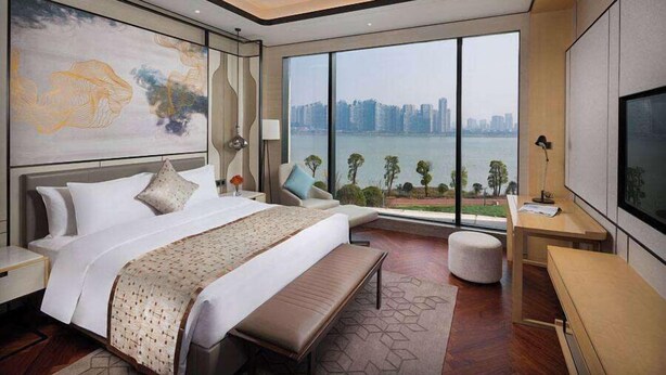Room, 1 King Bed, Non Smoking | In-room safe, desk, soundproofing, iron/ironing board