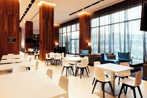 Se sirven comidas y cenas 