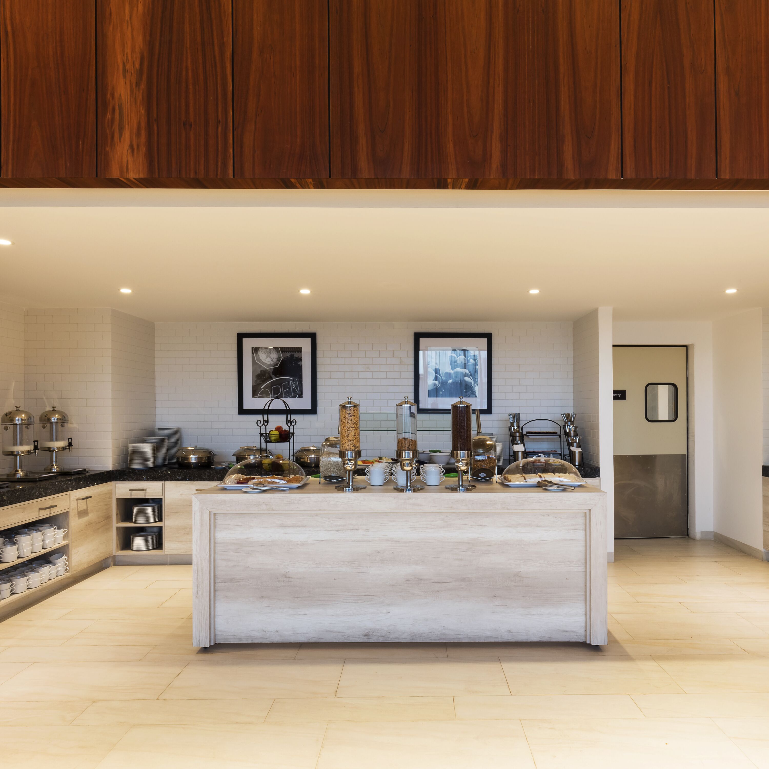 lunch and dinner served