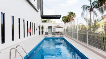 Outdoor pool, pool umbrellas, sun loungers