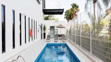 Outdoor pool, pool umbrellas, sun loungers