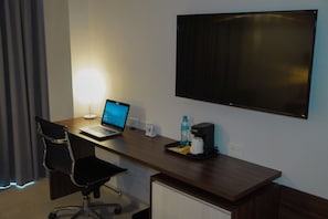 Zimmer, 2 Queen-Betten, Nichtraucher (Mini Fridge) | Hochwertige Bettwaren, Minibar, Zimmersafe, Schreibtisch