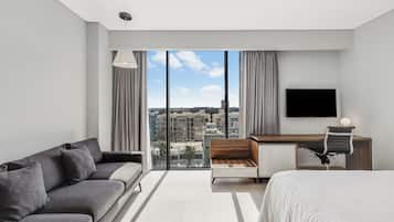 Junior Suite, 1 Queen Bed | Premium bedding, in-room safe, desk, laptop workspace