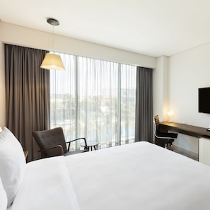 Zimmer, 1 Queen-Bett, Nichtraucher, Kühlschrank | Hochwertige Bettwaren, Minibar, Zimmersafe, Schreibtisch