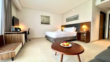 Luxe beddengoed, een minibar, een kluis op de kamer, een bureau