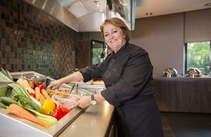 Petit déjeuner buffet servi tous les jours en supplément