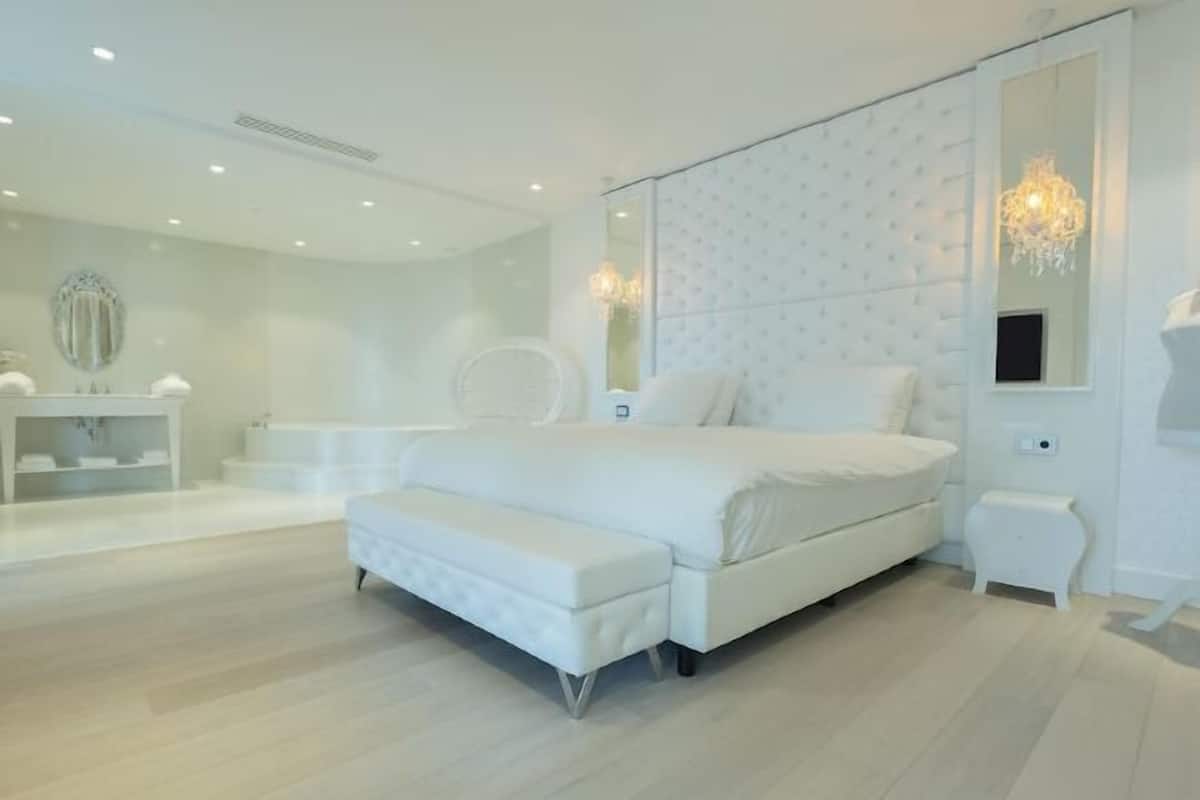 In-room safe, desk, soundproofing, iron/ironing board