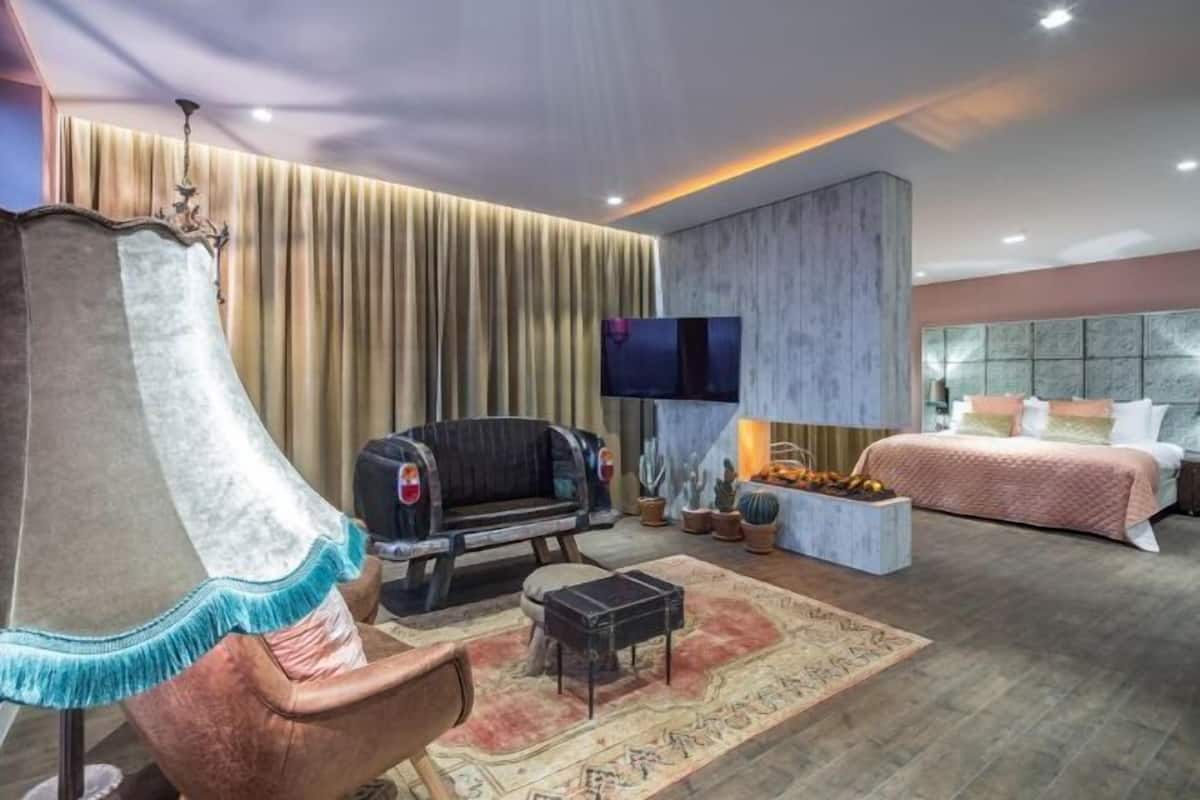 In-room safe, desk, soundproofing, iron/ironing board