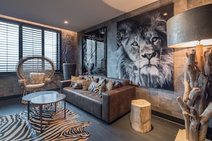 Safari suite | Cofres nos quartos, escrivaninha, quartos à prova de som