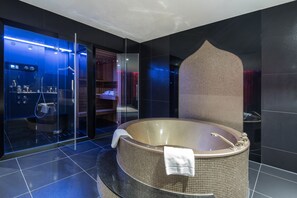 1001NACH suite | Salle de bain | Articles de toilette gratuits, sèche-cheveux, serviettes fournies