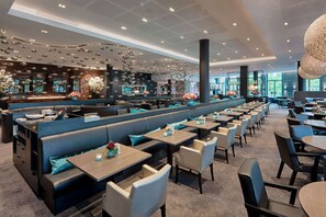 Breakfast, lunch, dinner served; international cuisine  - Van der Valk Hotel Utrecht (Utrecht)