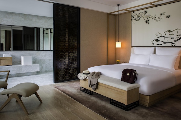 Executive Suite, 1 King Bed, Lake View | Minibar, in-room safe, desk, iron/ironing board