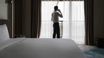 Minibar, két bảo mật tại phòng, bàn, bàn ủi/dụng cụ ủi quần áo