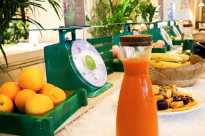 Buffet breakfast for a fee - Pullman Zhouzhuang (Suzhou)
