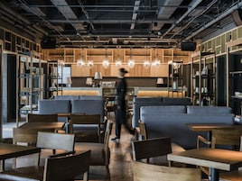 4 か所のバー / ラウンジ、パブ