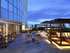 2 bars/lounges - Novotel Samator Surabaya Timur (Surabaya)