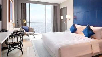 Executive Suite, 1 King Bed | Minibar, desk, laptop workspace, soundproofing