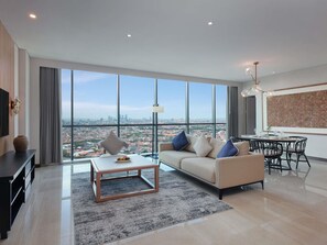 Suite Eksekutif, Beberapa Tempat Tidur | Minibar, meja kerja, ruang kerja ramah laptop, dan kedap suara