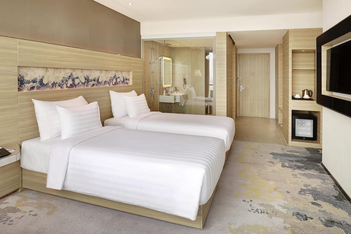 Superior Twin Room, 2 Twin Beds | Minibar, desk, laptop workspace, soundproofing