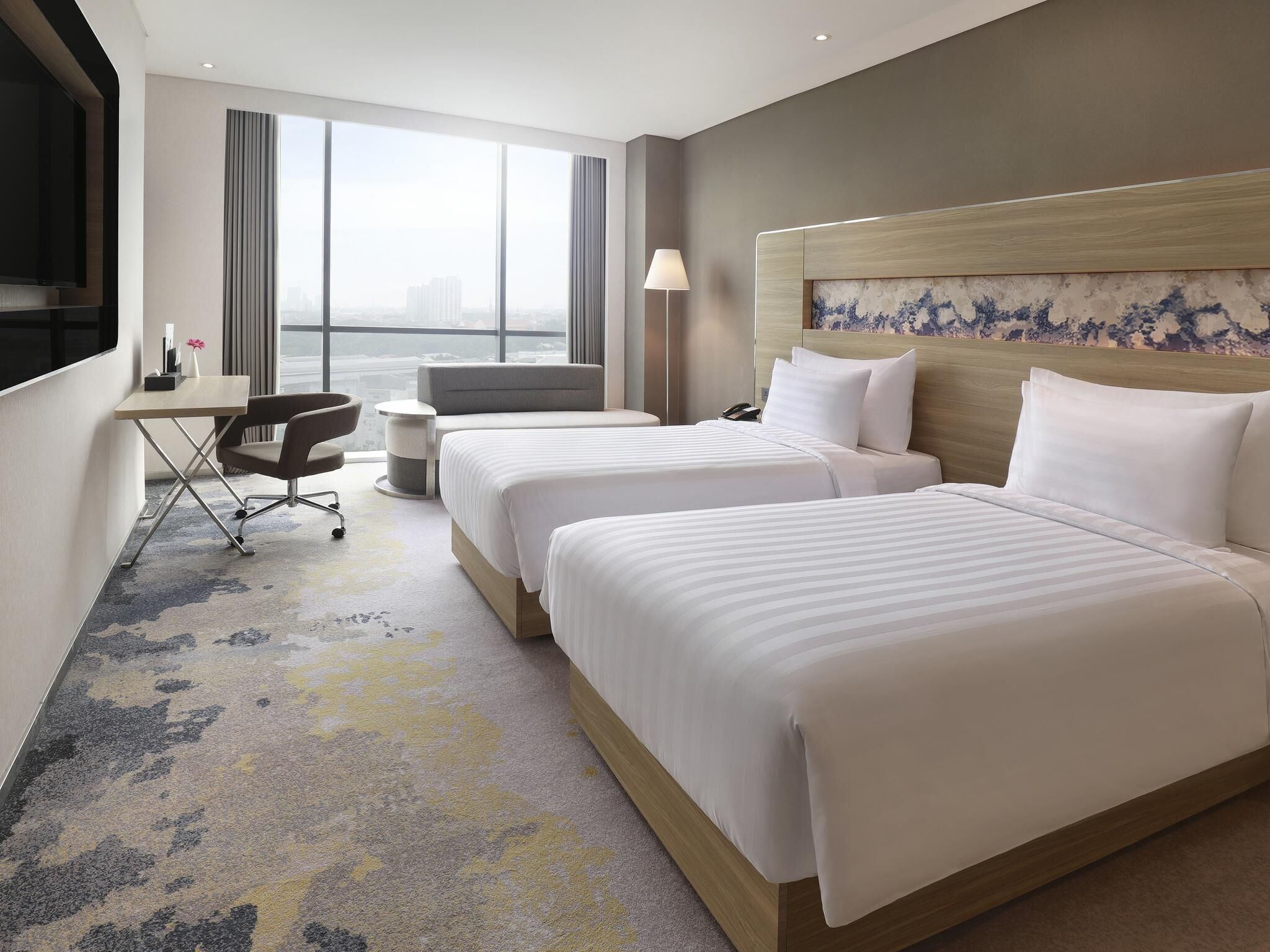 Deluxe Twin Room, 2 Single Beds | Minibar, desk, laptop workspace, soundproofing
