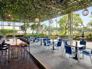 2 bars/lounges - Novotel Samator Surabaya Timur (Surabaya)