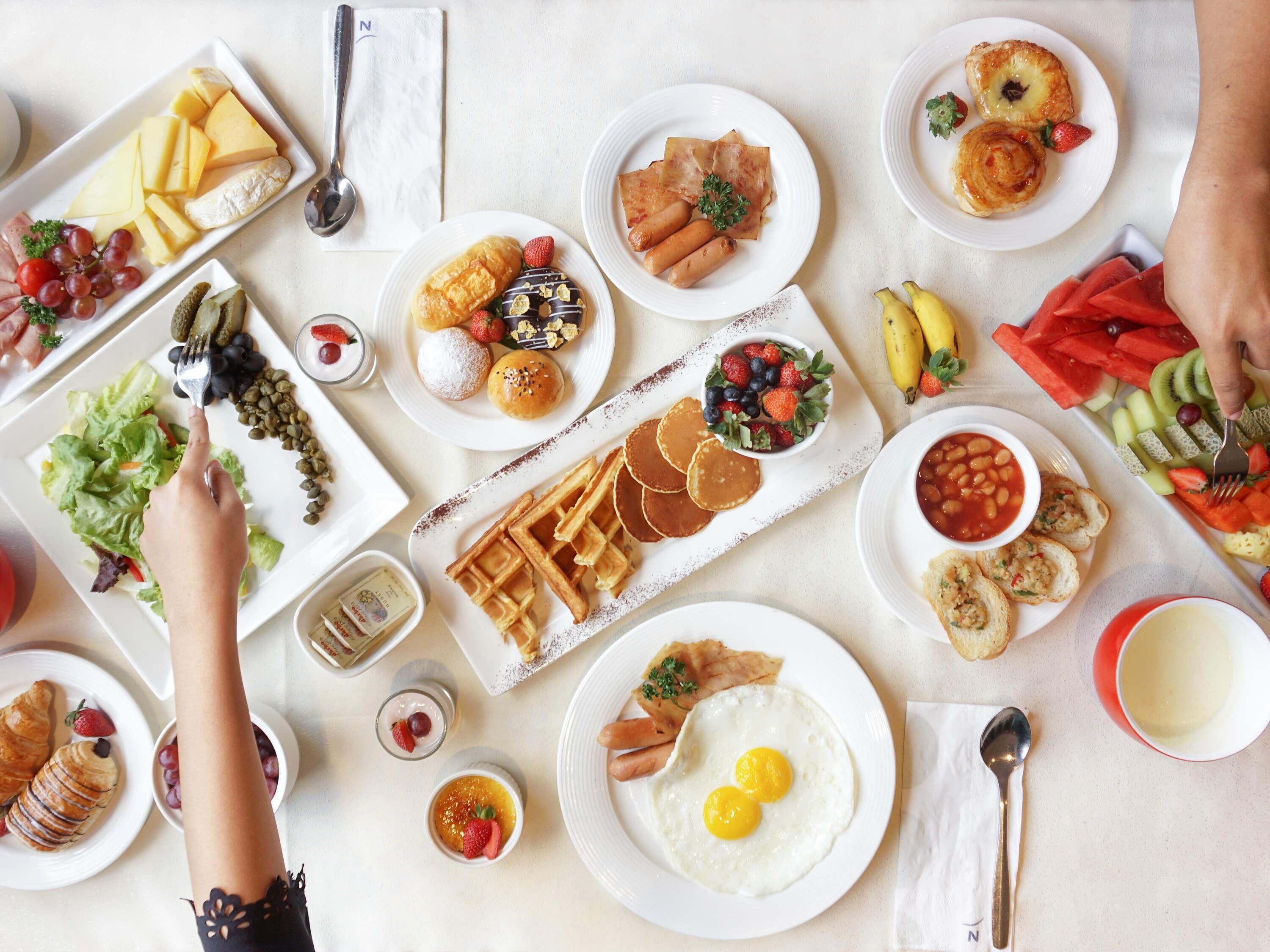 Frukostbuffé varje dag (IDR 145200 per person)