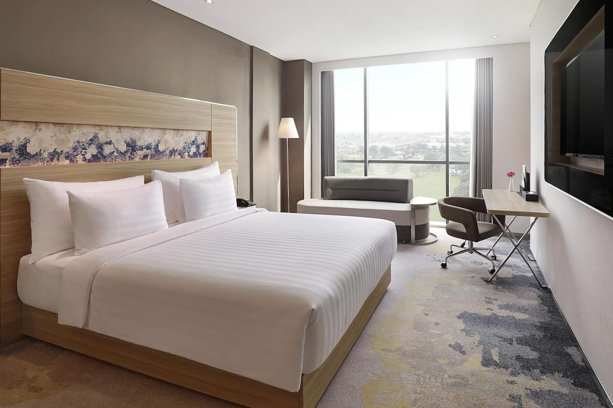 Deluxe Double Room, 1 King Bed | Minibar, desk, laptop workspace, soundproofing