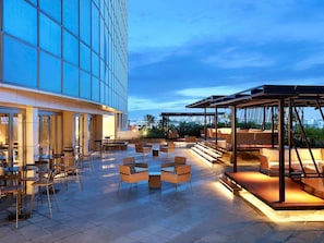 2 bars/lounges - Novotel Samator Surabaya Timur (Surabaya)