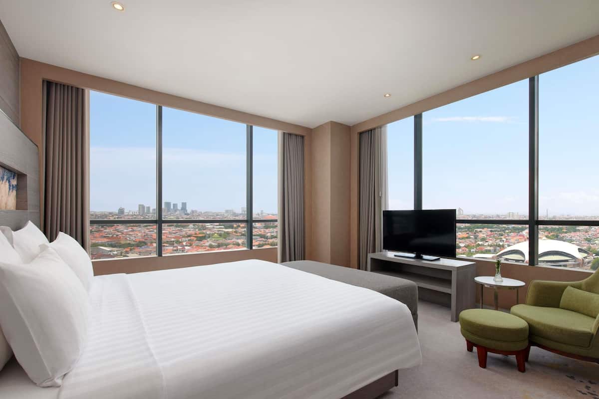 Superior Suite, 1 King Bed | Minibar, desk, laptop workspace, soundproofing