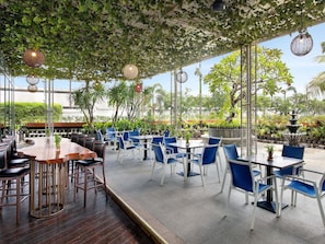 2 bars/lounges - Novotel Samator Surabaya Timur (Surabaya)