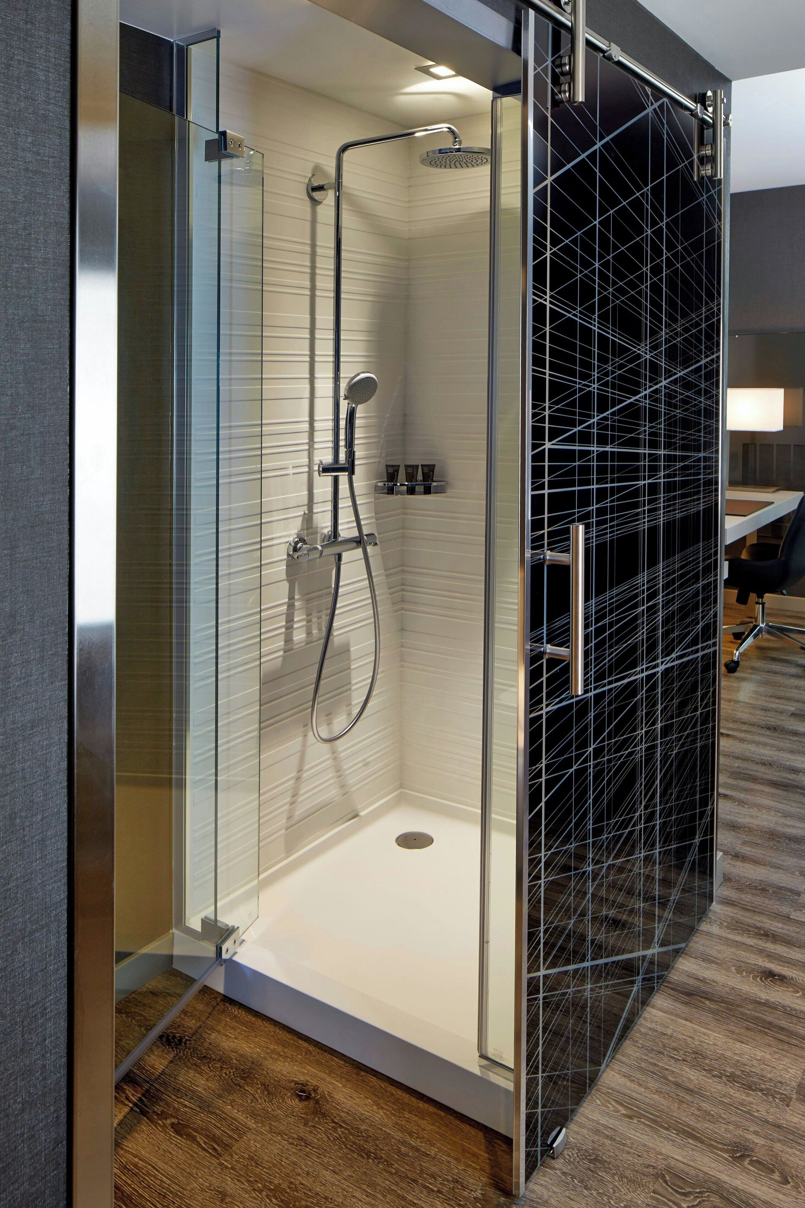 room, 1 king bed, non smoking | bathroom | shower, designer toiletries, hair dryer, towels