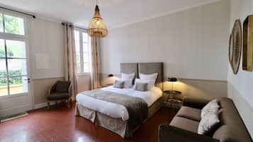 Superior Double or Twin Room, Terrace, Garden View | Peralatan tempat tidur premium, busa memori, peti besi dalam bilik