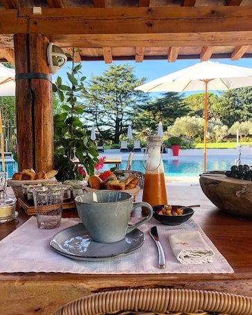 Terrace/patio. Mas de l'Espérance - Chambres d'hôtes