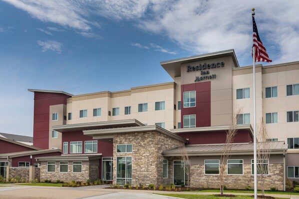 A multi-story building with a sign reading "Residence at Marquette." - Residence Inn by Marriott Dallas Plano/Richardson at Coit Rd (Plano)