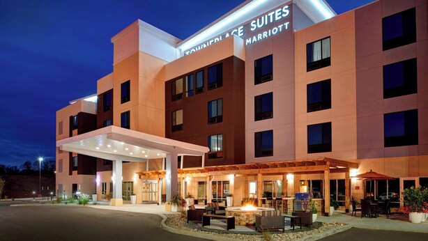 A TownePlace Suites Marriott hotel with a covered outdoor area featuring seating and a fire pit. - TownePlace Suites by Marriott Richmond (Richmond)